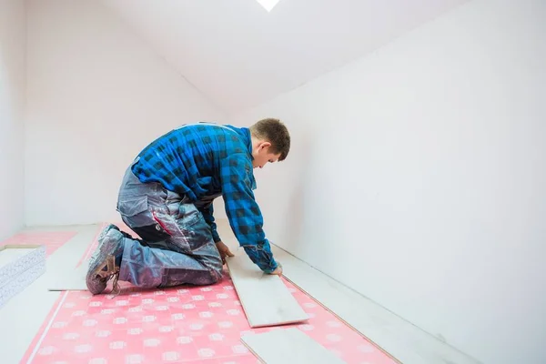 Worker Installing Laminate Flooring Panels Home Improvement Renovation Concept — Stock Photo, Image