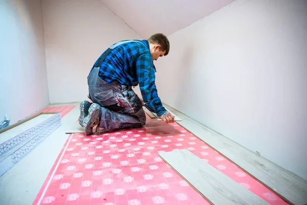 Man Worker Installing Laminate Flooring Panels Home Improvement Renovation Concept — Stock Photo, Image