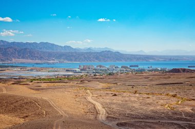 Eilat Negev Çölü gelen güzellik görünümü. İsrail Kızıldeniz resort