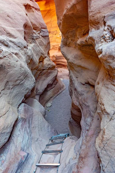 Escalera Metálica Unida Rocas Cañón Rojo Cañón Rojo Una Las —  Fotos de Stock