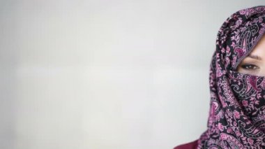 Bir hijab giyen Güzellik genç Arap kadın