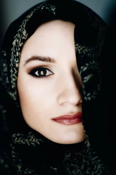 Jeune Belle Femme Origine Ethnique Moyen Orient Portant Hijab — Photo