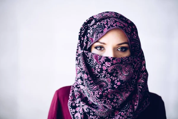 Portrait Scared Beautiful Arabic Middle Eastern Woman Wearing Hijab — Stock Photo, Image