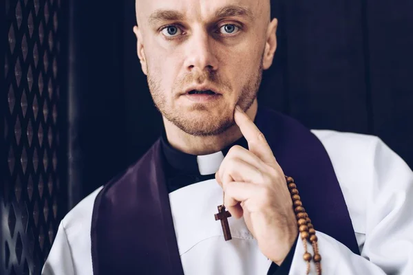 Padre Confessa Confessionário Religião — Fotografia de Stock