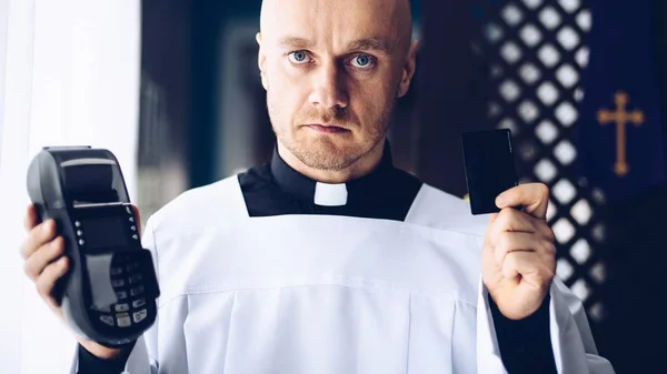 Catholic Priest Holding Credit Card Reader Money Religion — Stock Photo, Image