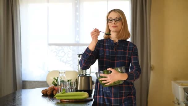 Young Happy Pregnant Woman Eating Green Kale Kitchen — Stock Video