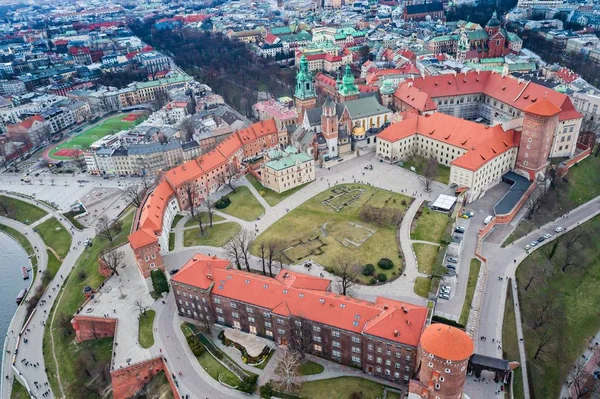 Aerial drone view on Wawel castle over Vistula river in Cracow. — Stock Photo, Image