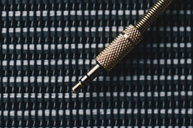 Müzik TV'nin arkasındaki ses 3,5 mm altın kaplama