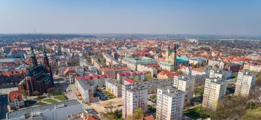 Legnica ve Peter ve Paul Katolik Katedrali drone görünümü.