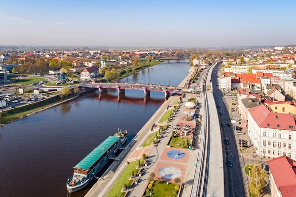 Vista aérea del dron en Gorzow Wielkopolski y el río Warta . —  Fotos de Stock