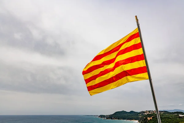 Červené a žluté pruhy Katalonská vlajka — Stock fotografie