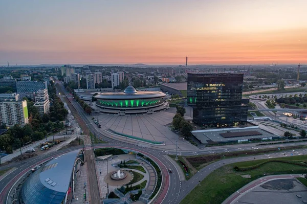 Légi drone kilátás Katowice-on kora reggel. Katowicei a fővárosban és a legnagyobb város Sziléziai Vajdaság. — Stock Fotó
