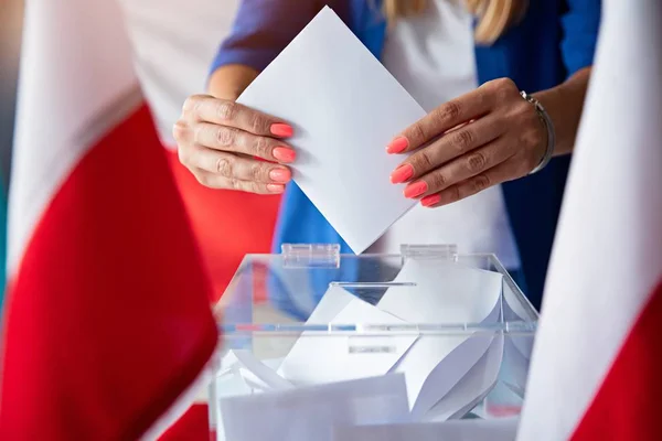 Woman putting her vote to ballot box. Poland political elections — Stock Photo, Image
