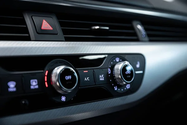 Airco bedieningspaneel in auto. Autointerieur — Stockfoto