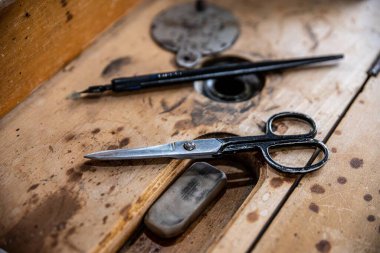 Terzi atölyesinde eski model makas.. 