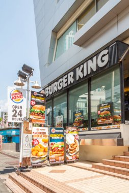 Bangkok, Tayland - 25 Şubat 2017: Burger King Restoran Sukhumvit yolu üzerinde. Burger eklem Tayland çok popuar olmuştur.