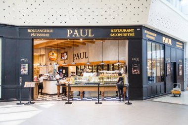 Bangkok, Tayland - 28 Mart 2018: Paul ekmek ve Restoran, Centralworld. Paul pastaneler Fransız zinciri olduğunu.