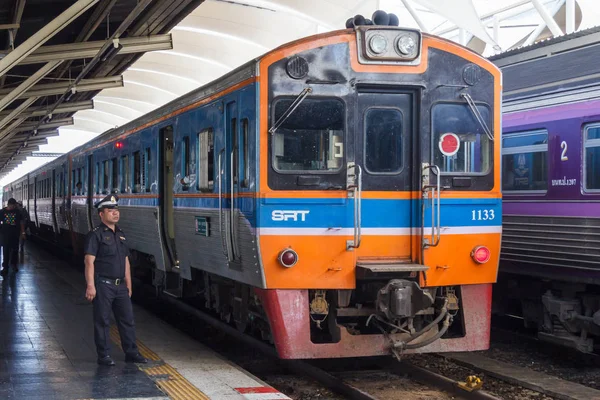 Bangkok Tajlandia Marca 2018 Straży Stoi Przez Silnik Diesla Dworca — Zdjęcie stockowe