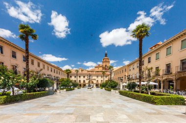 Guadix, İspanya - 12 Haziran 2018: The Plaza de las Palomas'ın. Plaza de la Constitucion 16 17 inşa olarak da yüzyıllar