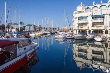 Benalmadena - 19/6/2018: Yatlar ve onların moorings, Marketi, marina biridir ev sahipliği birçok tekne