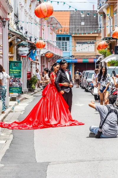 Phuket Town Tailandia Agosto 2018 Pareja Bodas Chinas Posando Para —  Fotos de Stock