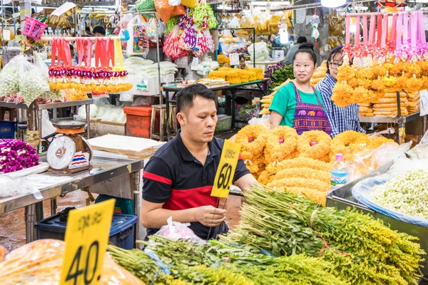 Bangkok Tailandia Septiembre 2018 Vendedores Mercado Flores Pak Khlong Talat — Foto de Stock