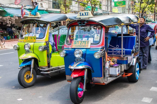 Bangkok Thailand Sept 2018 Tuk Tuks Och Deras Chaufförer Vänta — Stockfoto