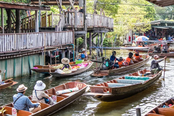 Damnoen Saduak Thailand Oktober 2018 Toeristen Bootjes Drijvende Markt Markt — Stockfoto