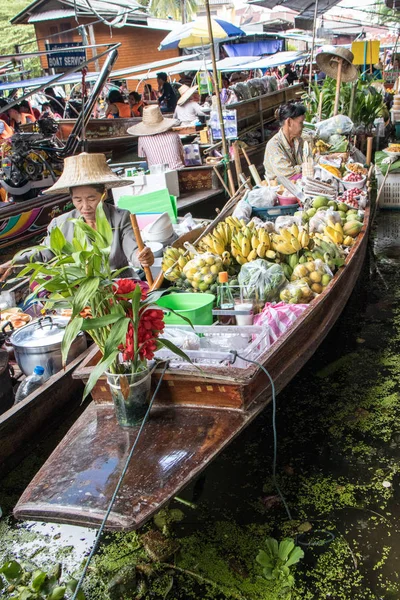 Damnoen Saduak Thaïlande Octobre 2018 Vendeurs Bateaux Sur Marché Flottant — Photo