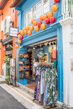 Singapur - 22 Aralık 2018: sarhoş Ballon Giyim Mağazası hacı Lane'de. Bu Kampong Glam alandır