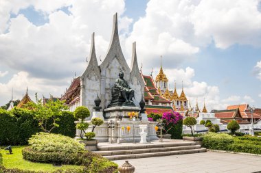 Wat Ratchanadda, Loha Prasat, Bangkok, Tayland 'daki Kral III. Rama Heykeli