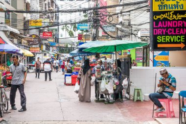 Bangkok, Tayland - 5 Ekim 2018: Arap sokak sahne. Arap dükkanlar ve işyerleri için bilinen bir alandır.