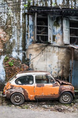 Bangkok, Tayland - 6 Ekim 2018: eski, terk edilmiş araba Çin mahallesini Talad Noi alanında. Bu şehrin en eski bölgelerinden biri