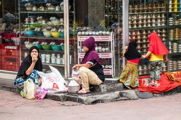 Bangkok Thailand Oktober 2018 Zwei Frauen Und Zwei Kinder Sitzen — Stockfoto