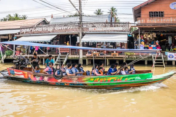 Amphawa Thailand Oktober 2018 Ein Ausflugsboot Mit Chinesischen Touristen Fährt — Stockfoto