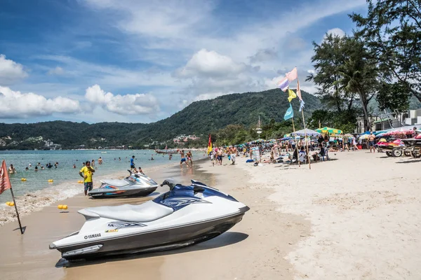 Пхукет Таиланд Ноября 2018 Года Jetskis Туристы Пляже Патонг Самый — стоковое фото