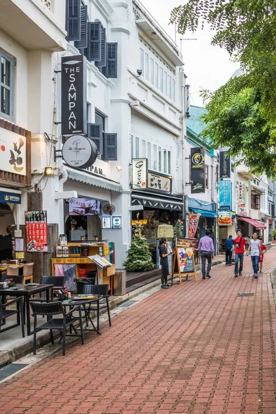 Σιγκαπούρη 14Η Δεκεμβρίου 2018 Ανθρώπους Που Περπατούν Παρελθόν Εστιατόρια Και — Φωτογραφία Αρχείου