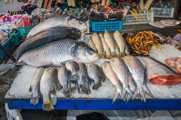 Balık durak sabah piyasada, Mae Sot, Tayland