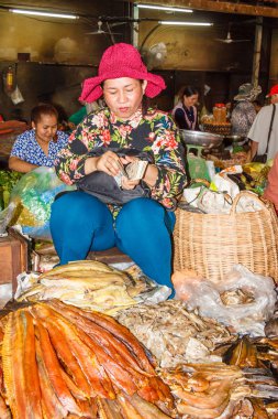 Kurutulmuş balık satıcı