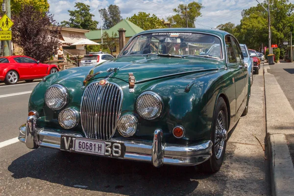 Klassischer britischer renngrüner Jaguar Roadster — Stockfoto