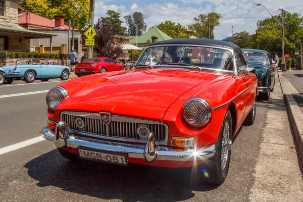 Klassischer roter mgb roadster sportwagen — Stockfoto