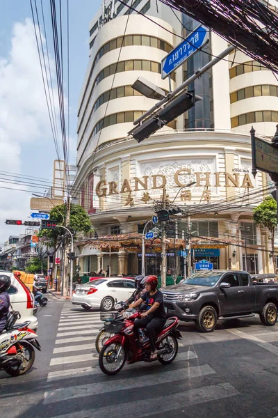 Trafik som passerar den Grand Kina — Stockfoto