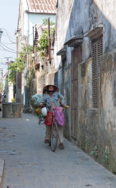 Hoi an içinde bisiklet Vietnamlı kadın,