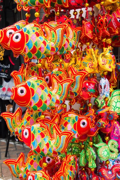 Kolorowe haftowane chińskie drobiazgi — Zdjęcie stockowe