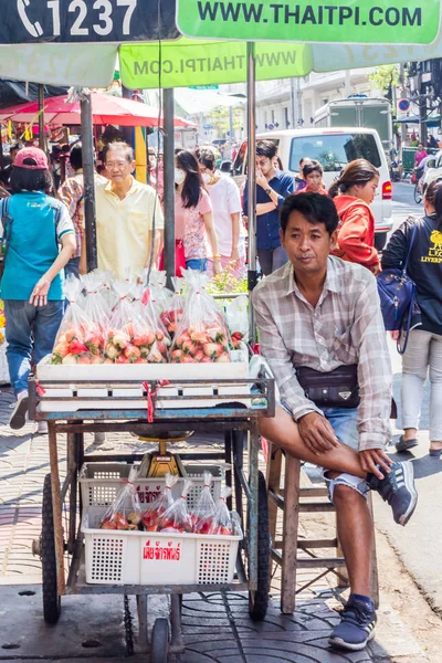 Mobile strawberry vendor — Stock Photo, Image