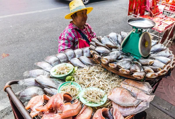 Verkäufer von Trockenfisch — Stockfoto