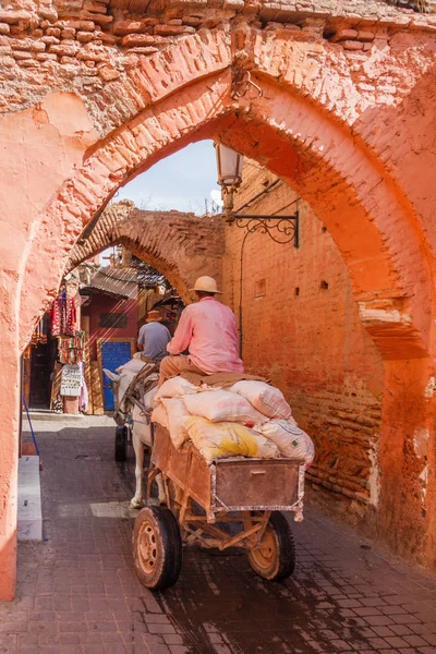 September 2010 Marrakech Marokko Paard Kar Gaan Door Boog Souk — Stockfoto