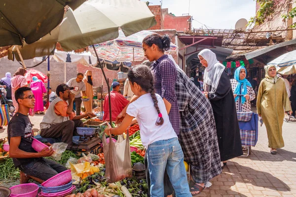 Einkauf von Obst und Gemüse — Stockfoto
