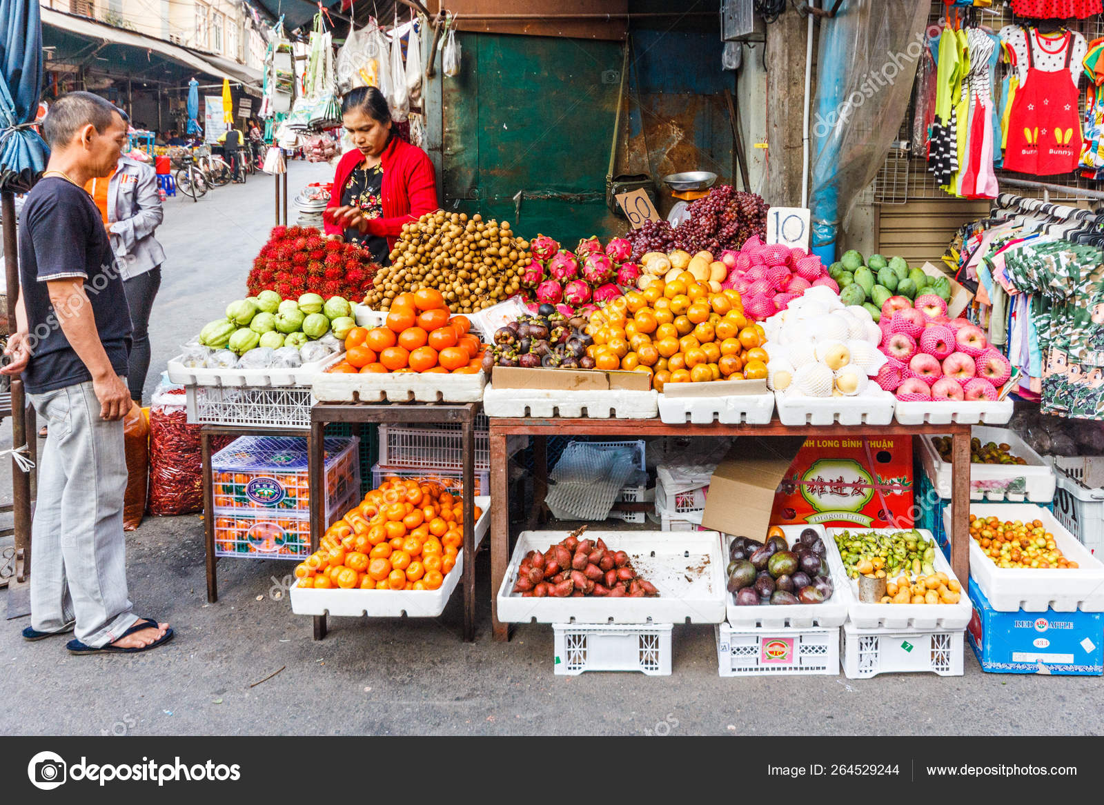 Vendor and customer on fruit stall Stock Editorial Photo © khellon