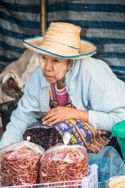 Woman selling chillies on the morning market. — Stock Photo, Image